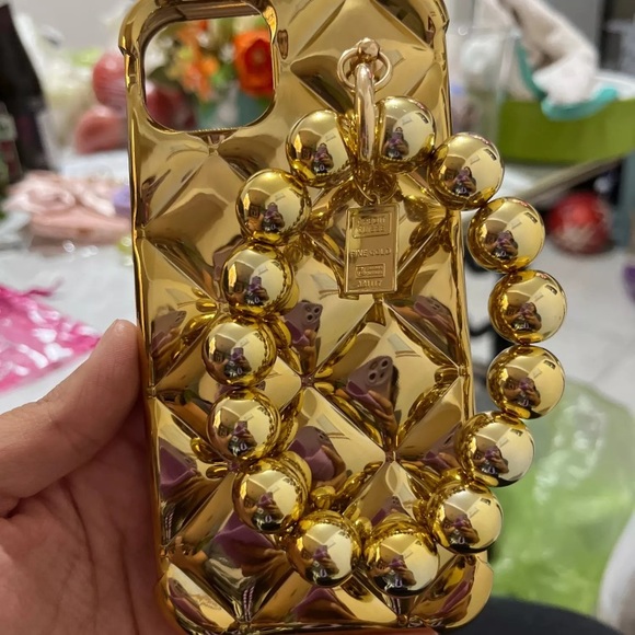 Golden iPhone 12pro phone case - Picture 6 of 8